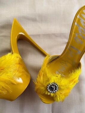 Apple Bottoms Vintage Yellow Feather Platform Stiletto Heels with Jewel Brooch